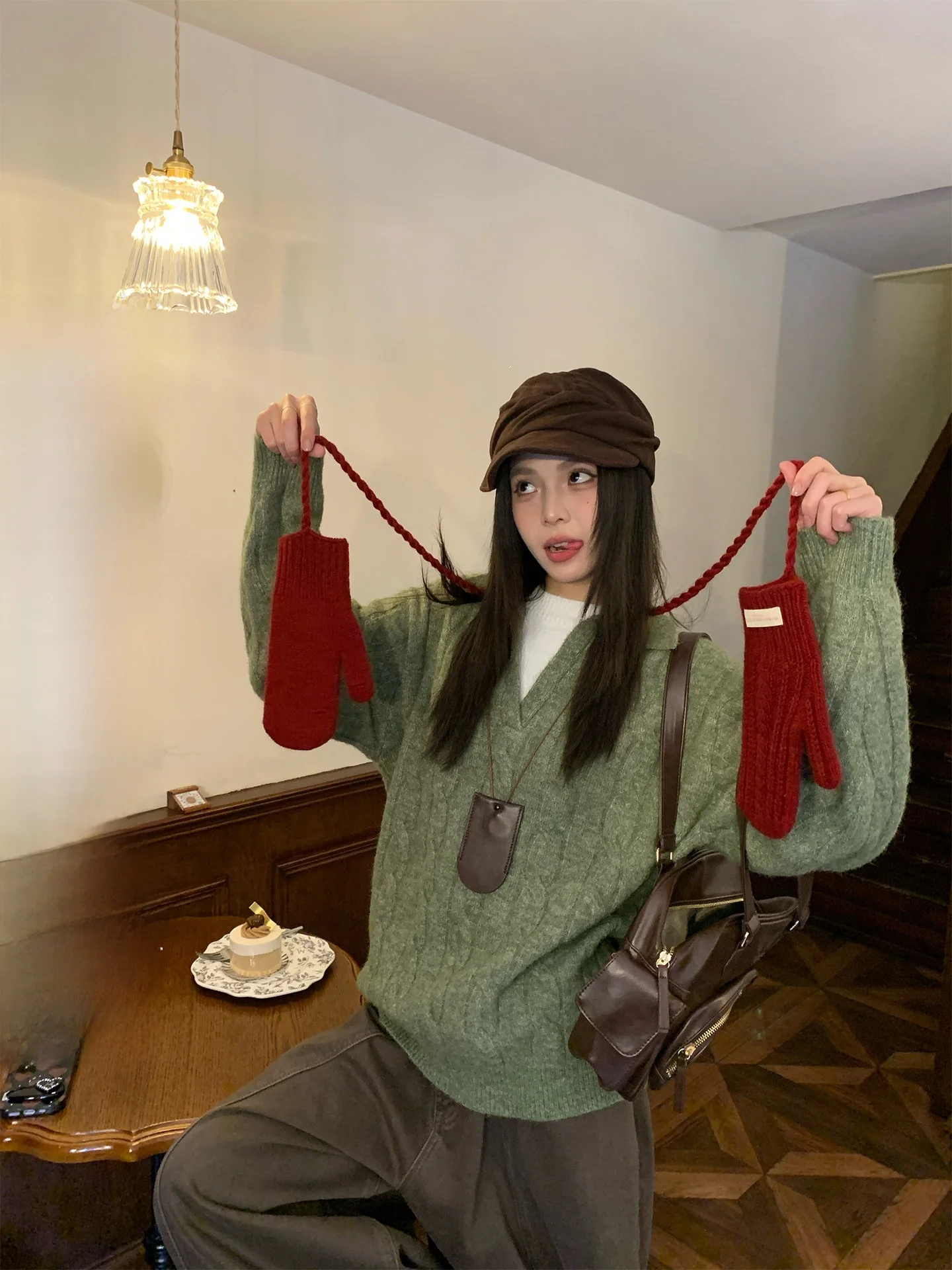 

Loose Women's Knitted Sweater een And White Patchwork Winter Faion Unique Design Comfortable Soft Korean Sle Commute Wind