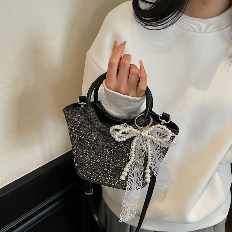 Luxury design cross-body Women Shoulder Bag Female Crossbody Bag  Trend HandlePearls and butterflies adorn the chain Handbag