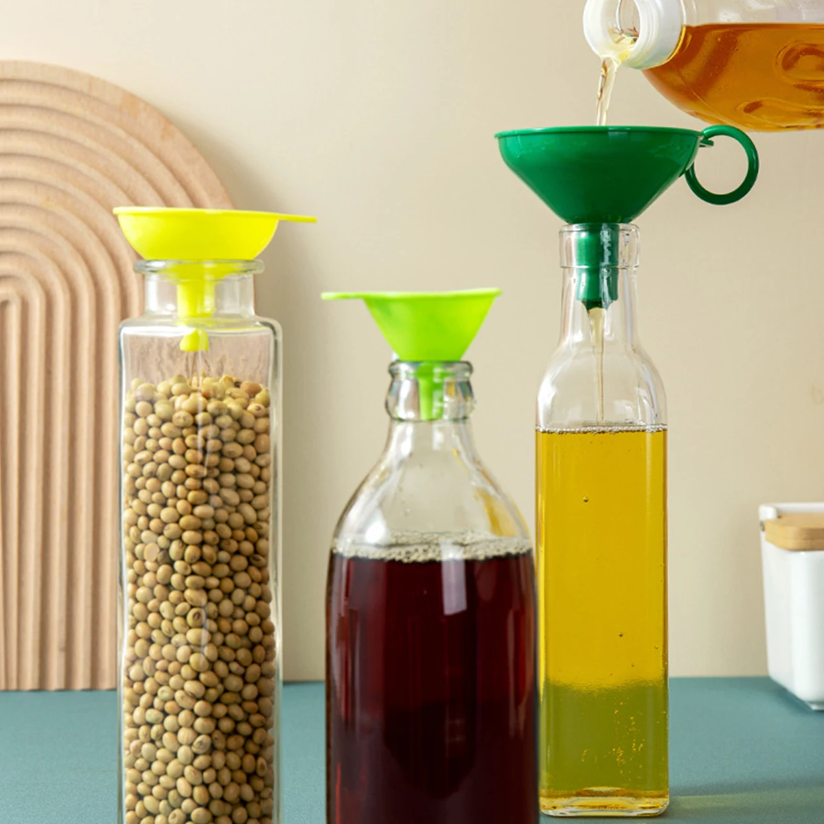 3PCS (Random color）Plastic Funnel Set; Kitchen Plastic Large Mouth Small and Large Oil and Wine Funnel Divider Tool