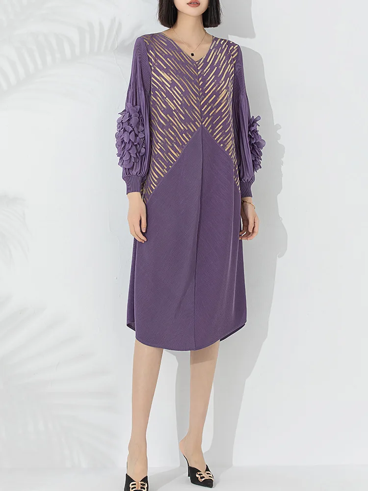 MIYAKE ใหม่จีบฤดูใบไม้ผลิและฤดูใบไม้ร่วง V คอ hot gold แผ่นดอกไม้โคมไฟแขนโค้ง plus ขนาดชุด [ 20240634 ]