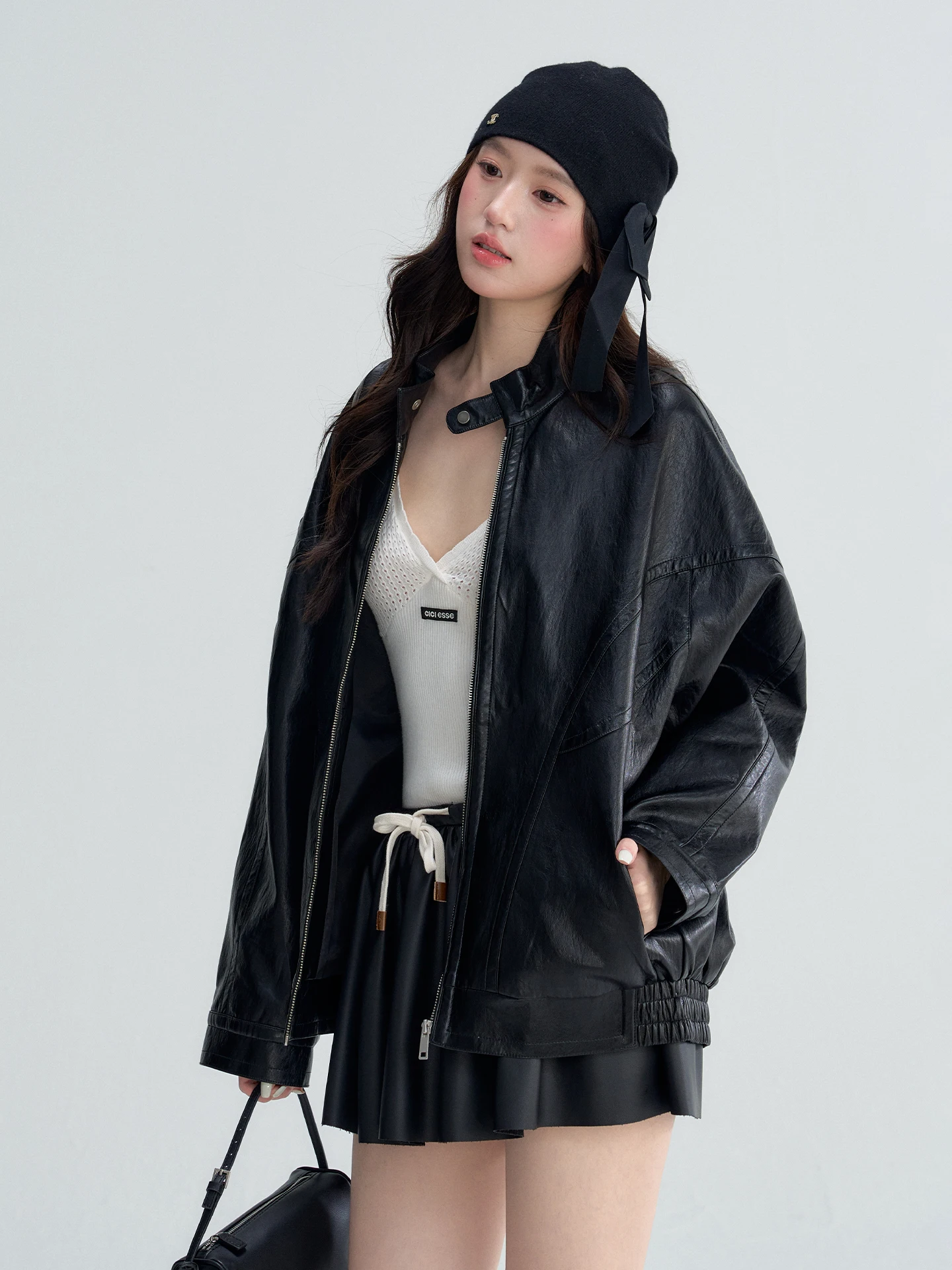 OIOI E Conjunto de Saia e Jaqueta de Couro PU com Gola Alta para Início da Primavera, Design Sensacional Feminino, Comprimento Regular, Moda Jovem