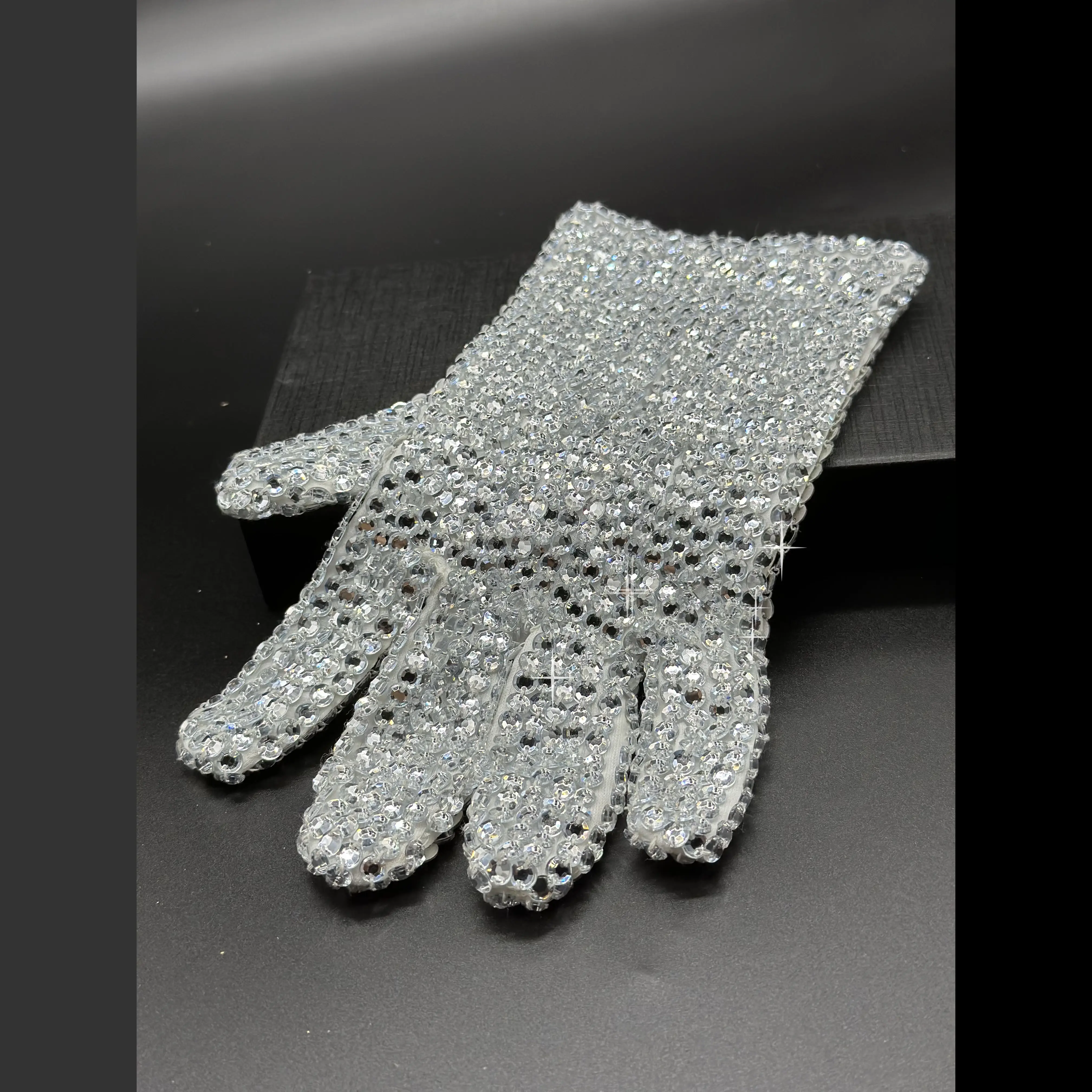 Handgefertigter Handschuh Vintage Michael Jackson Silber Strasssteine mit VOLLSTÄNDIGEN Kristallen für Collection Impersonator – Detail 5
