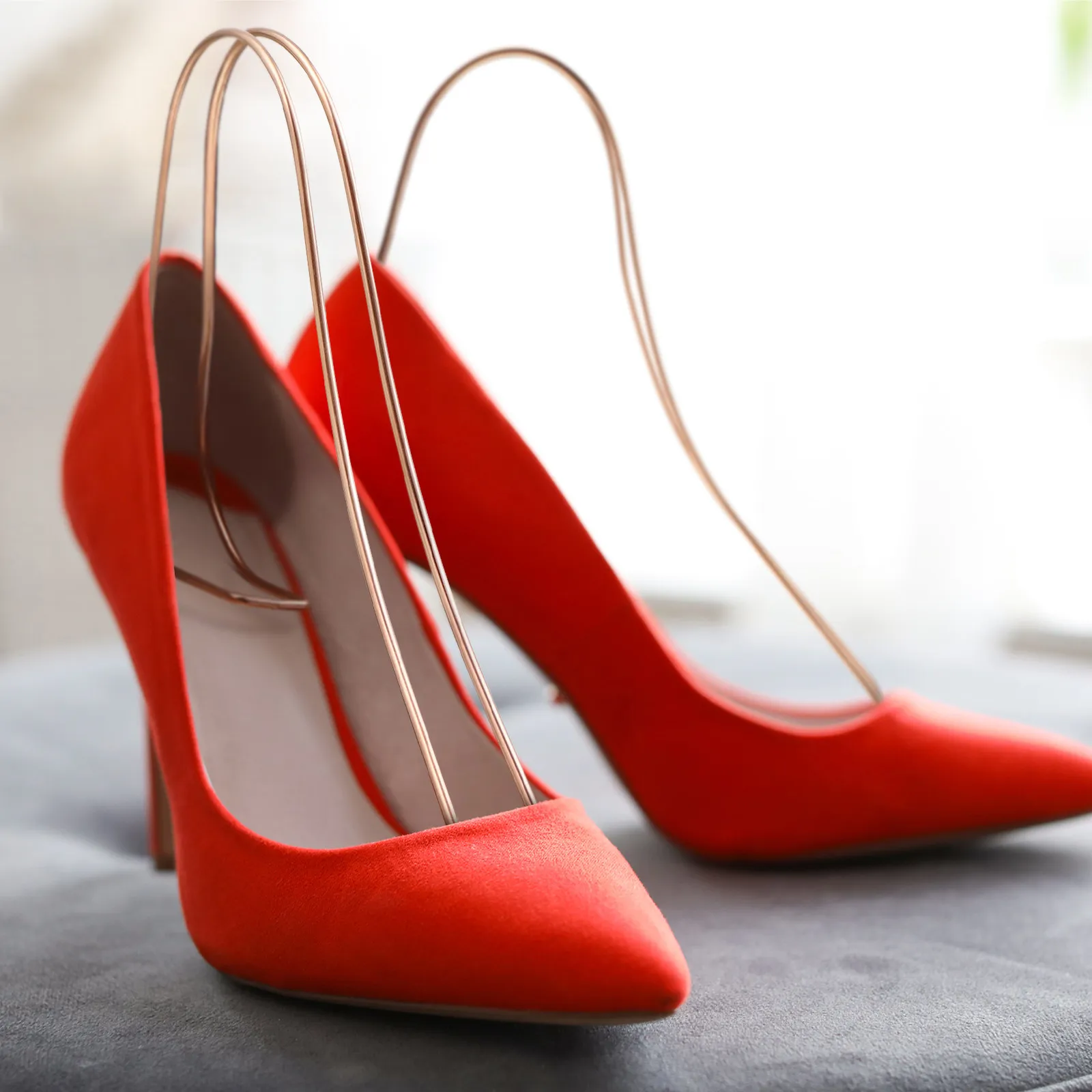 2Pcs Metal Shoe Support Rack High Heels Display Bracket for Shop Store Window Home Office Shoe Display Stand Shelf