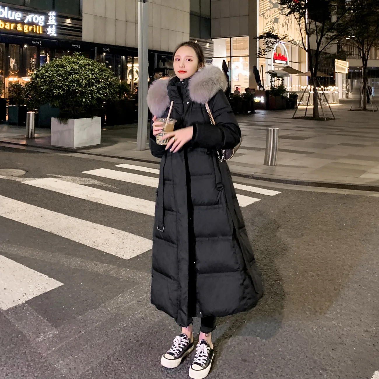 معطف نسائي جديد لعام 2025 بياقة من فرو الثعلب معطف طويل للتخسيس والخصر وريش البط الأبيض #6