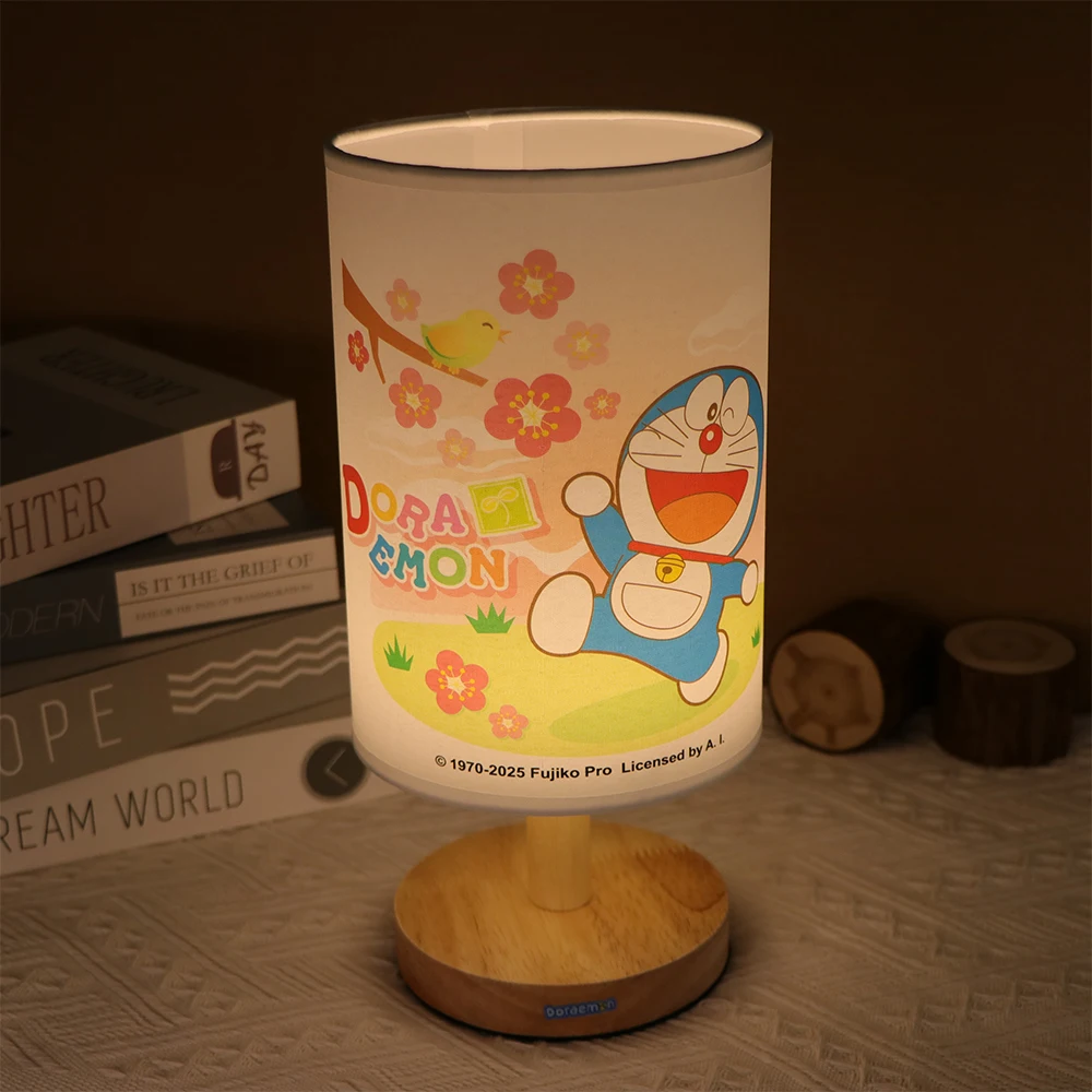 Lampada da tavolo a LED per cartoni animati con presa USB Lampada da tavolo a luce calda Comodino Arredamento della stanza Paralume in tessuto Illuminazione del soggiorno