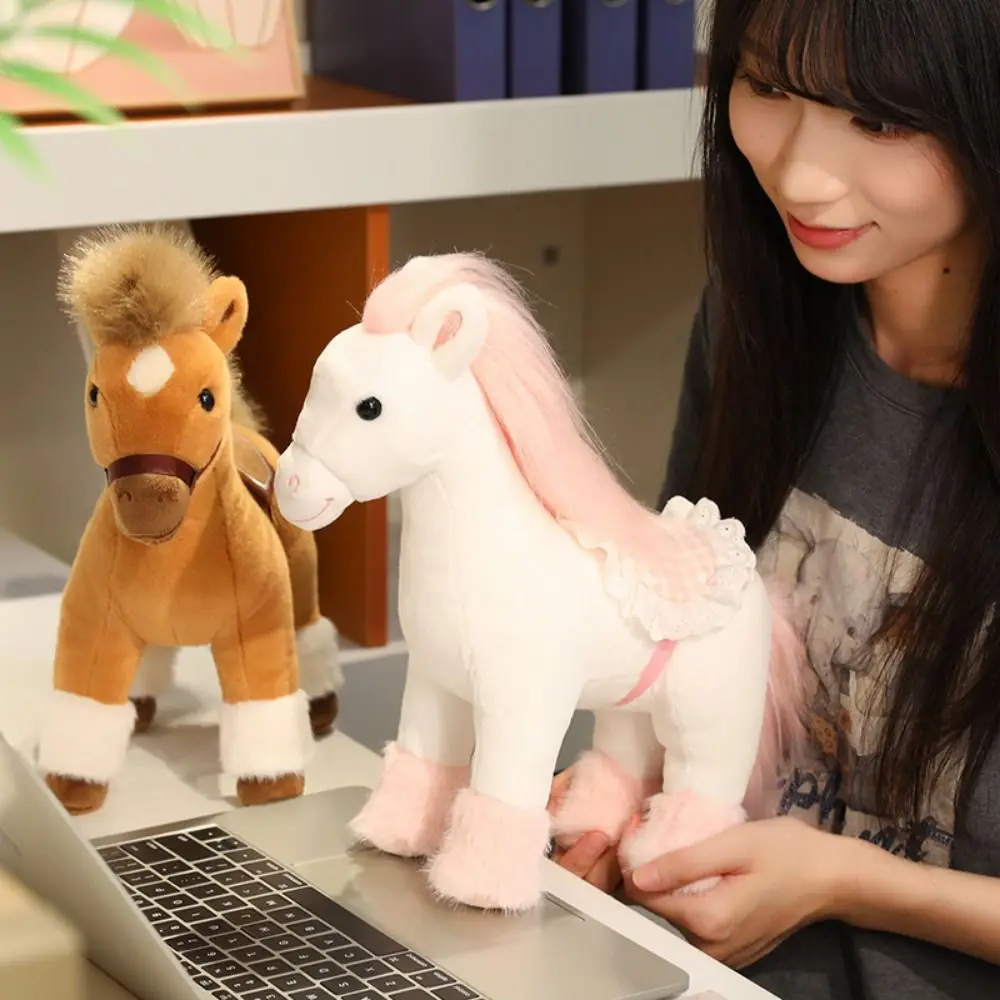 

Мягкая игрушка-лошадка, милый плюшевый конь, кавайный мультяшный скакун с длинной гривой и седлом, фигурка пони, символ года Лошади.