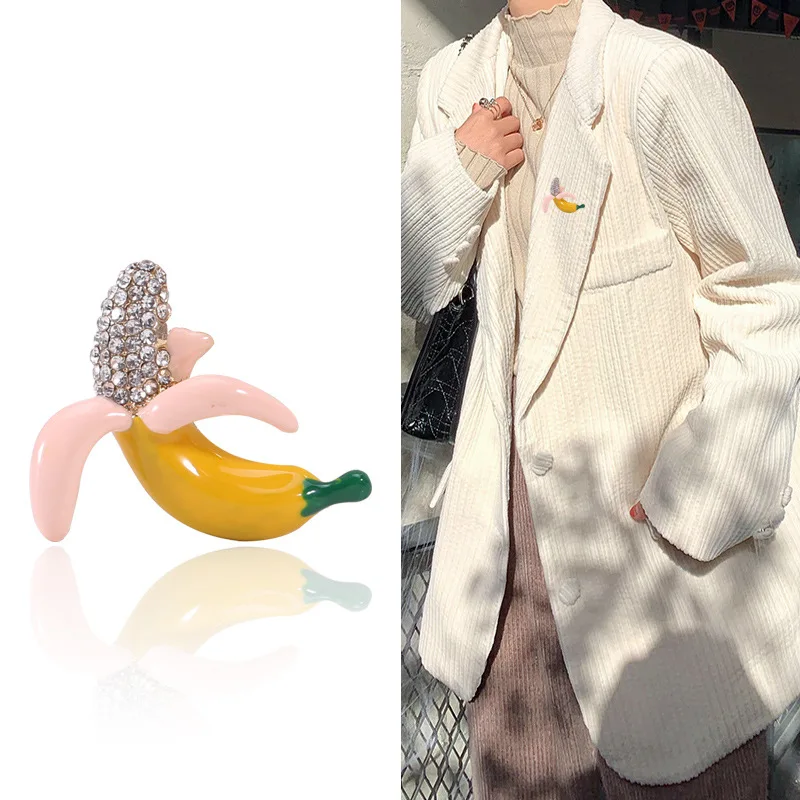 Fashion New Cute Cartoon Banana Fruit Pin Banana Brooch Men's and Women's Clothing Accessories