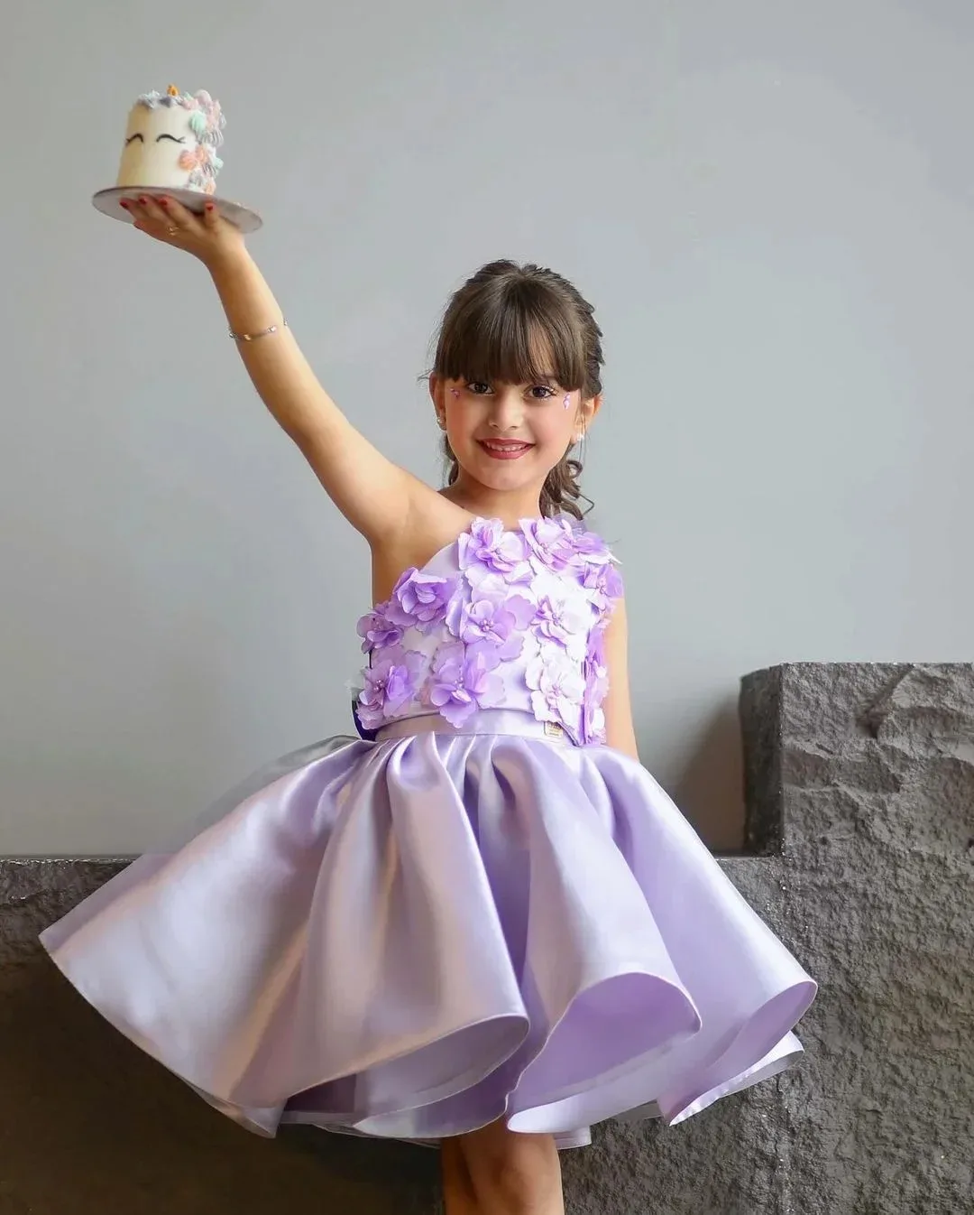 Abito da ragazza di fiore con applique 3D monospalla viola chiaro personalizzato per abiti da ballo per prima comunione per feste di compleanno per bambini