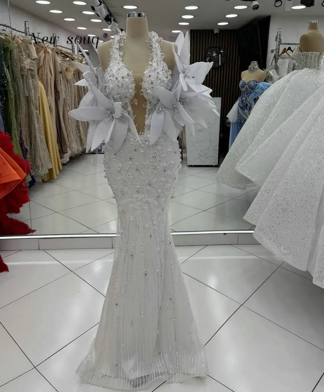 

Sexy Plunging Neck Halter Prom Dresses with 3D Handmade Flowers Wrap Customized Ivory Long Wedding Evening Party Gowns