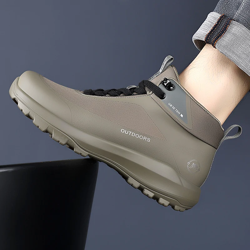 أحذية رجالية عالية الجودة 2025 جديد الخريف في الهواء الطلق تسلق المشي لمسافات طويلة المضادة للانزلاق سميكة القاع ملابس العمل الأحذية للرياضة