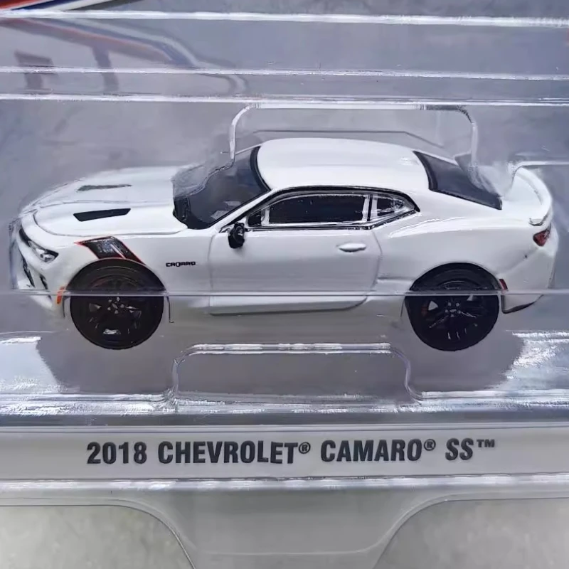 

1:64 28 -2018 Camaro SS Red Line Edition-Silver Ice Metal Limited Edition Model Original Packaging Wall Hanging Gift for Friends