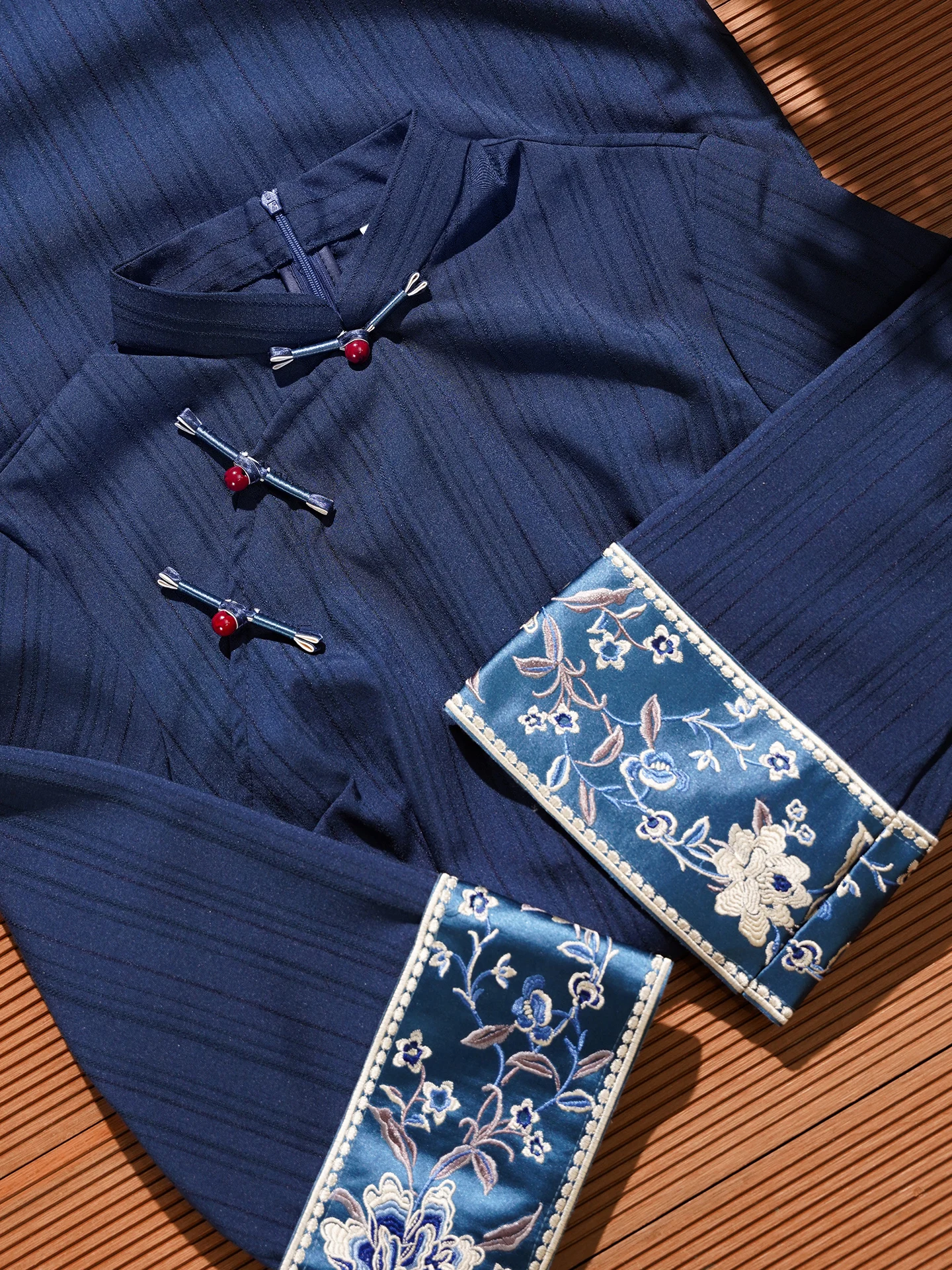 

Платье для молодых женщин в модифицированном традиционном китайском стиле, средней длины, с цветочным принтом, низким разрезом, для повседневной носки, для красивых девушек