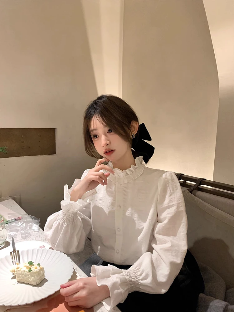 

White Lace Trim Shirt Women's Fashion Early Spring Small Fragrance Style Top Layered Wear Inner Match Base Shirt Autumn Winter