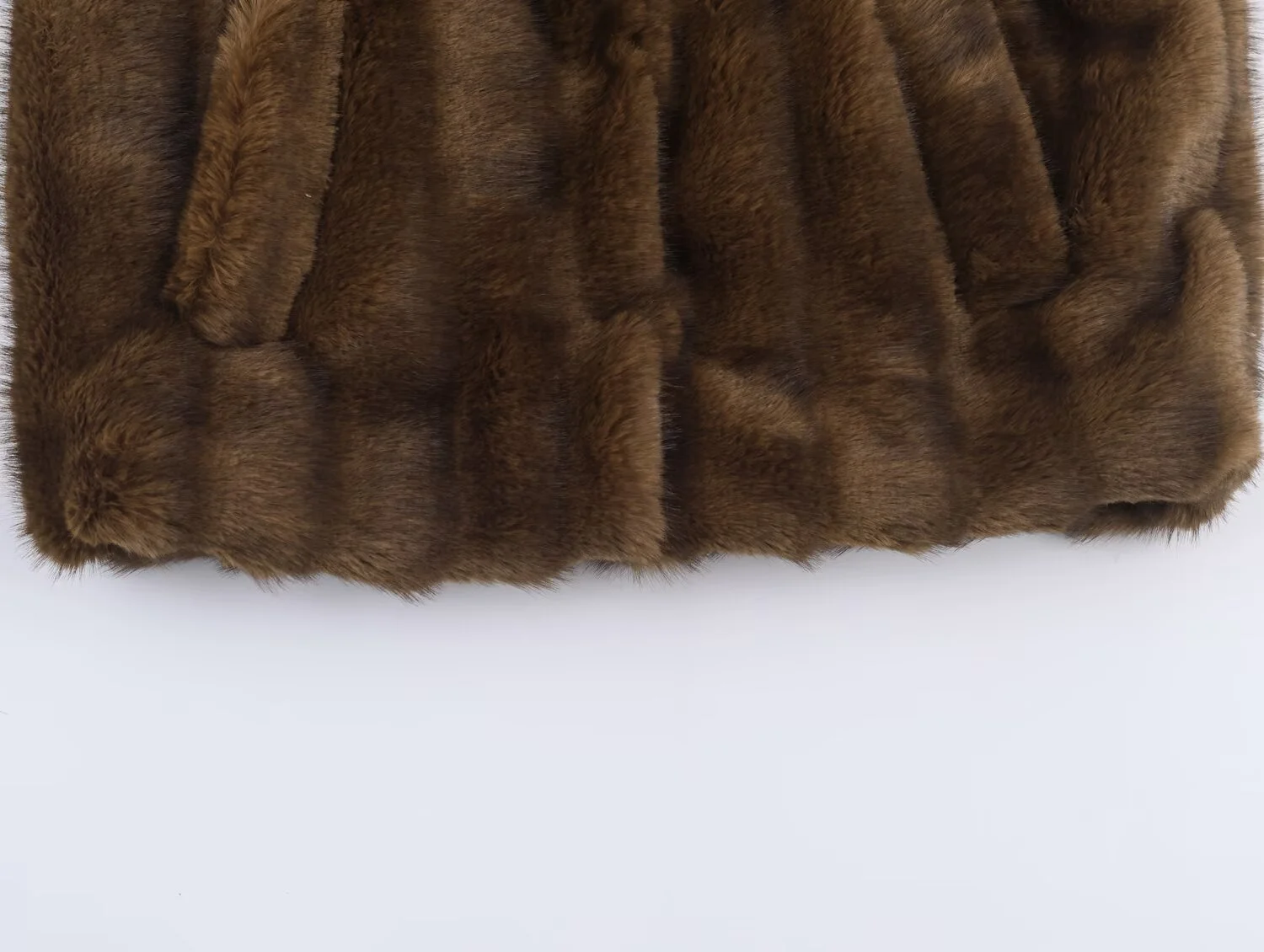 2022 Winter Nieuwe Damesmode Zachte Casual Flanel-Effect Jas met Zachte Bontachtige Stof in Korte Stijl