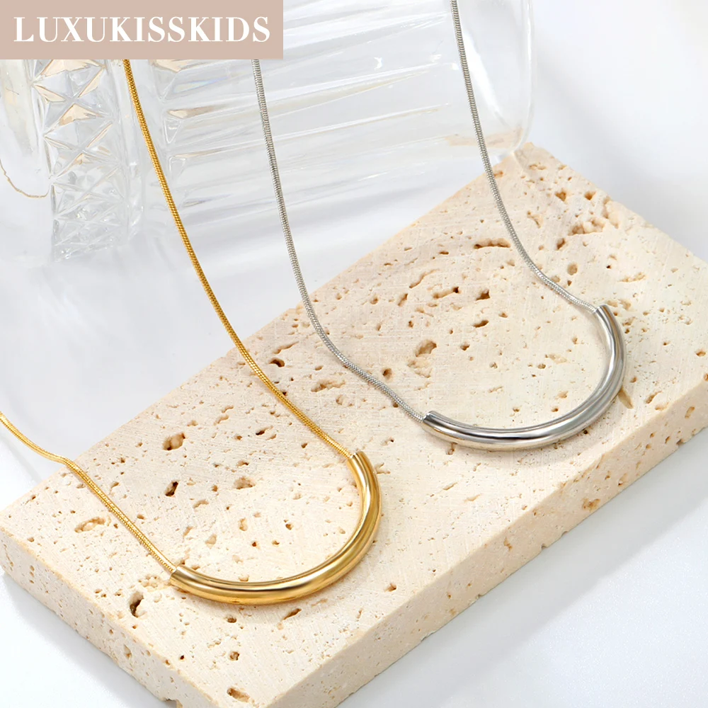 Stainless Steel Irregular Wrinkles Curved Bend Pipe Necklace for Women Clavicular Chain Delicate Simple Jewelry