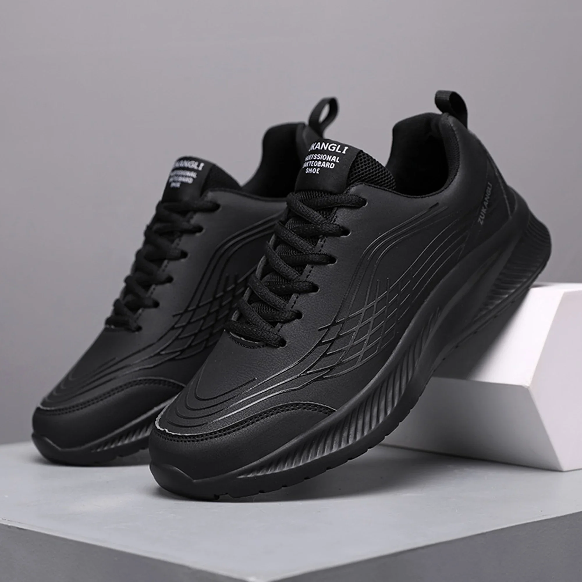 

2026 New Running Shoes Men Big Size Casual Outdoor Flat Comfortable Walking Leather Tennis Shoes Lace-up Cheap Sneakers Man