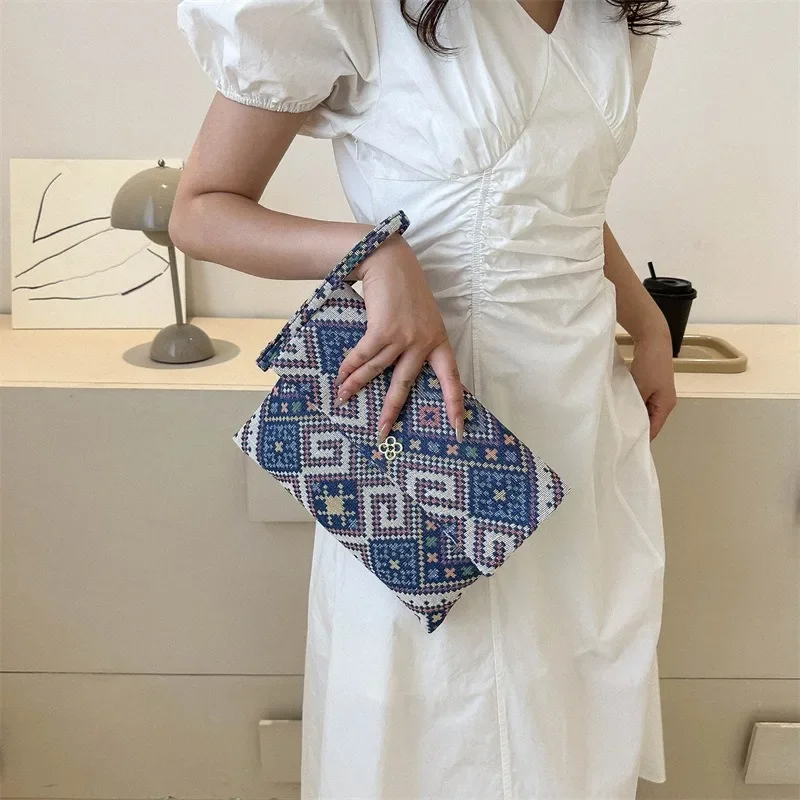 Ethnic Style Clutches Summer New Women Handle Wrist Bags Fragmented Flower Letter Envelope Ladies Clutch Bag Trend Wristlet Bags