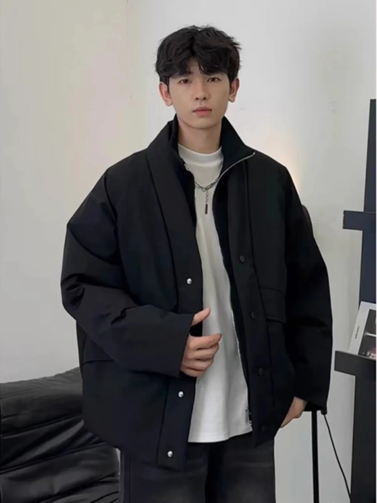 

Черная короткая мужская зимняя куртка-пуховик в корейском стиле, модная, с воротником-стойкой, имитация двухслойности, премиум-класс