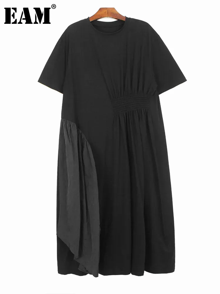 [Eam] feminino preto irregular plissado vestido longo novo em torno do pescoço manga curta solto ajuste moda maré primavera verão 2025 1df6164