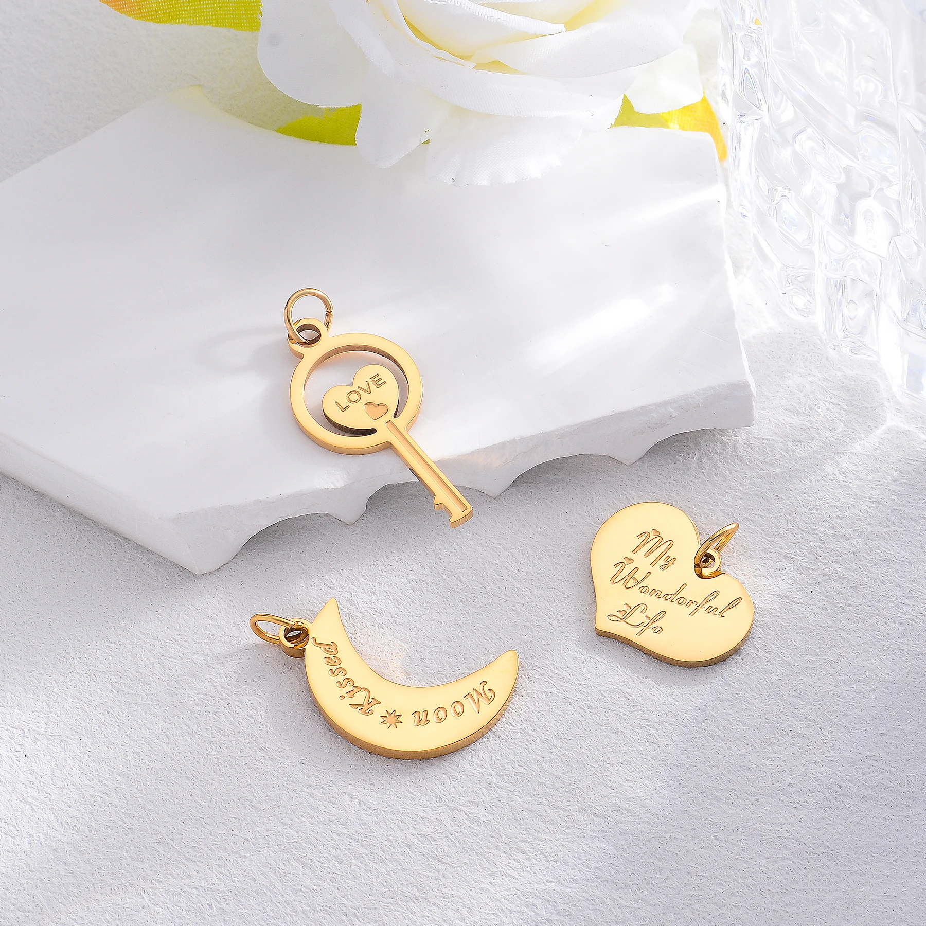 4 Stück/Set Edelstahl Goldfarben Schmuckzubehör Love Mom Herz DIY Ohrring-Anhänger Schlüssel-Halsketten-Anhänger – Detail 3