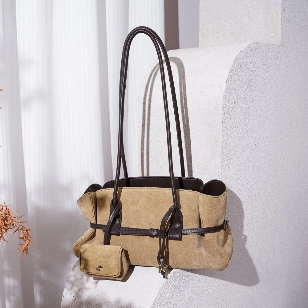 Autumn and Winter New Leather Niche Premium High Mercerized Velvet Underarm Unique Fashion Large Capacity Commuter Shoulder Bag