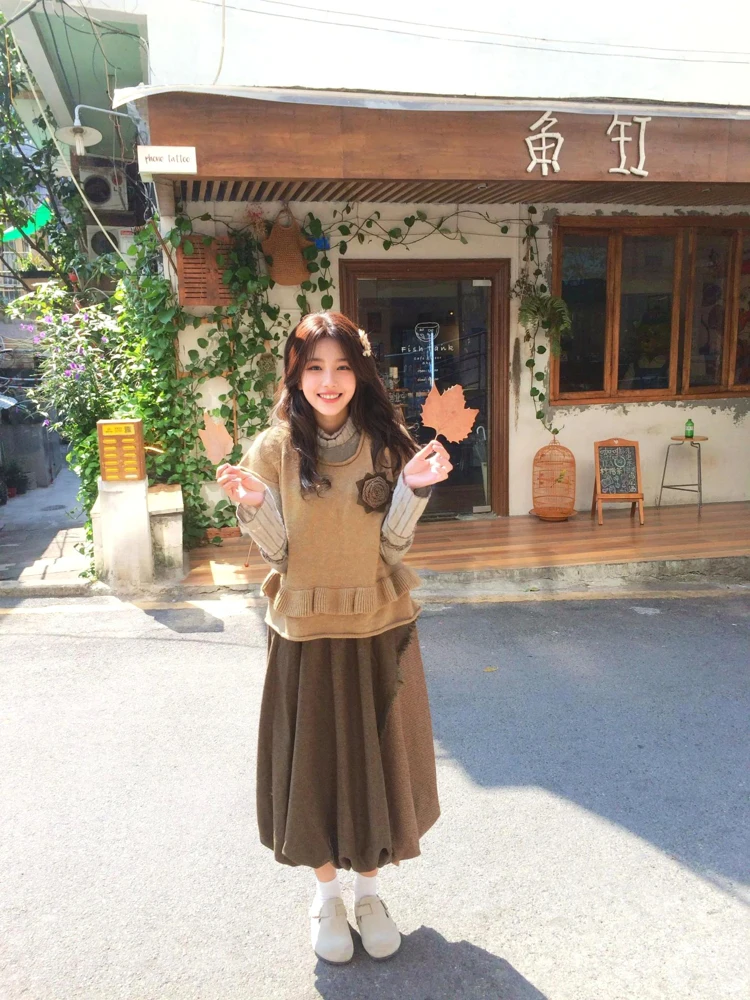 Early Spring Girl Atmosphere Set Cuffed Vest T-shirt Bud Half Skirt Women's Spring Whole High-grade Fashion Set Casual Wear