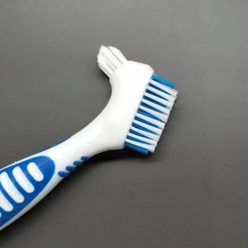 

Многослойная щетина Щетка для вставных зубов Инструмент для ухода за полостью рта с эргономичной резиновой ручкой и щетиной для чистки зубных протезов