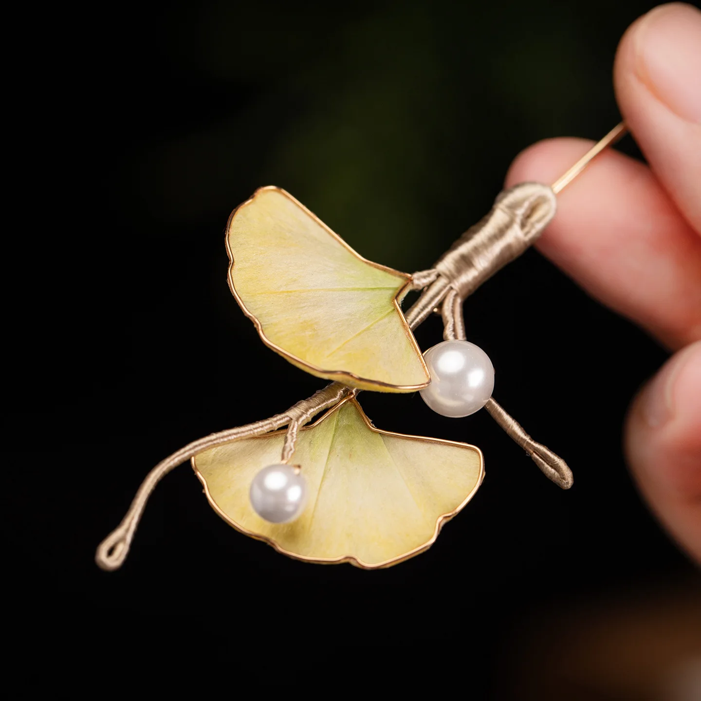Chinese Traditional Intangible Cultural Heritage Velvet Flower Ginkgo Leaf Brooch Ancient Style Faux Pearl Lapel Pin For Hanfu