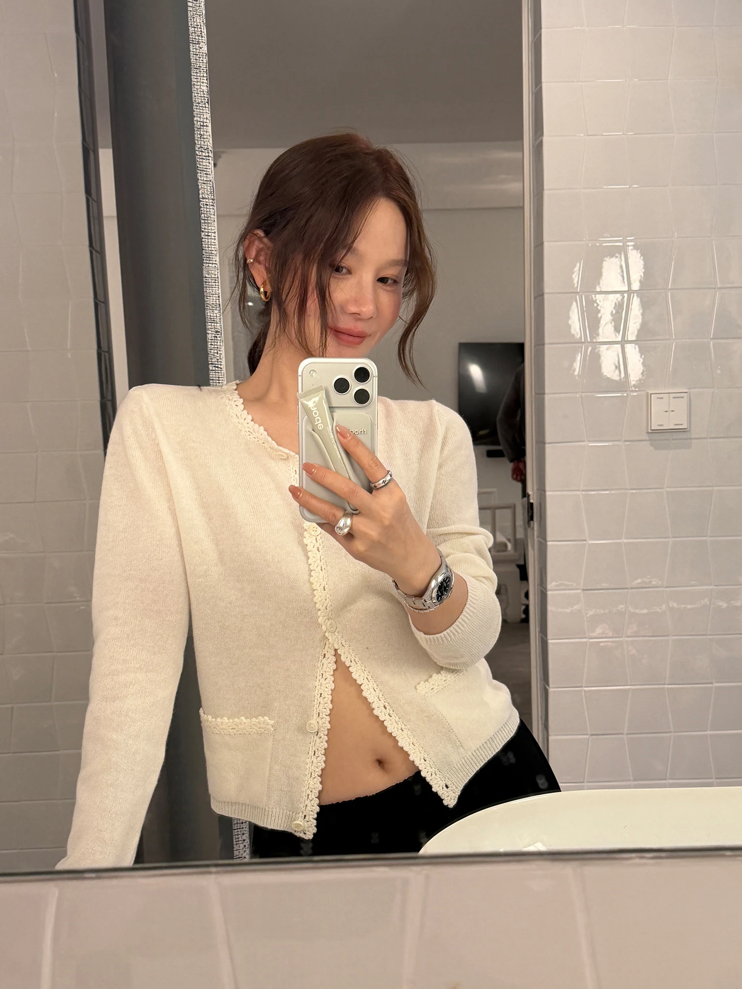 

WXLSTUDIO 0326 Korean Style Women's Knitted Cardigan Handmade Hooked Flower Design 100 Wool Long Sleeve Short Length Buttoned