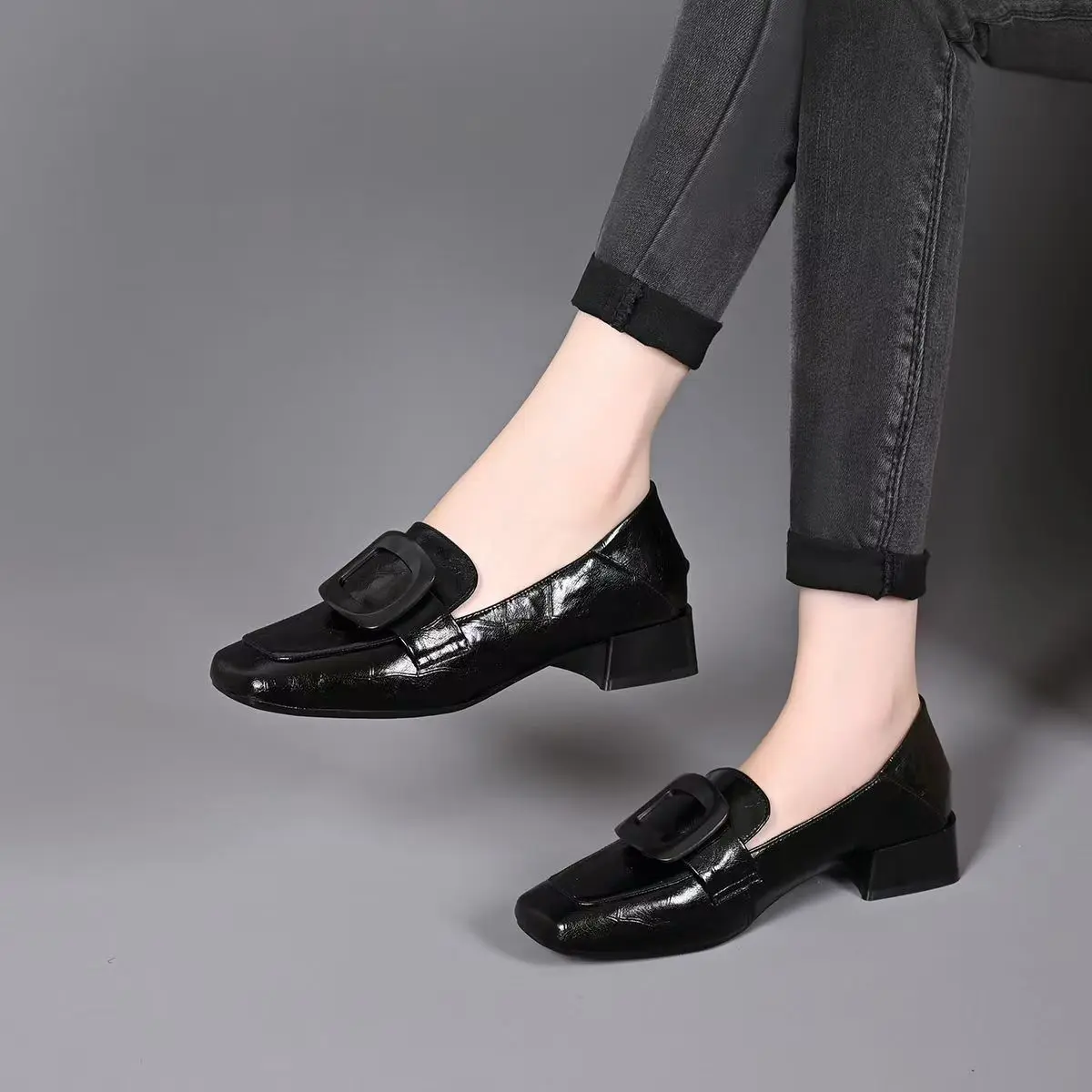 Französische Vintage Damen-Loafer 2026 Neuer Stil Elegante Eckige Spitze Britische Slip-On Schuhe aus Weichem Leder mit Tiefer Öffnung