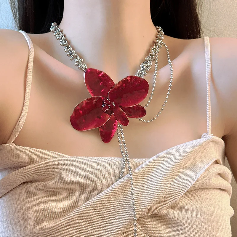 

Exaggerated metallic retro frosty wind dripping oil flower pendant