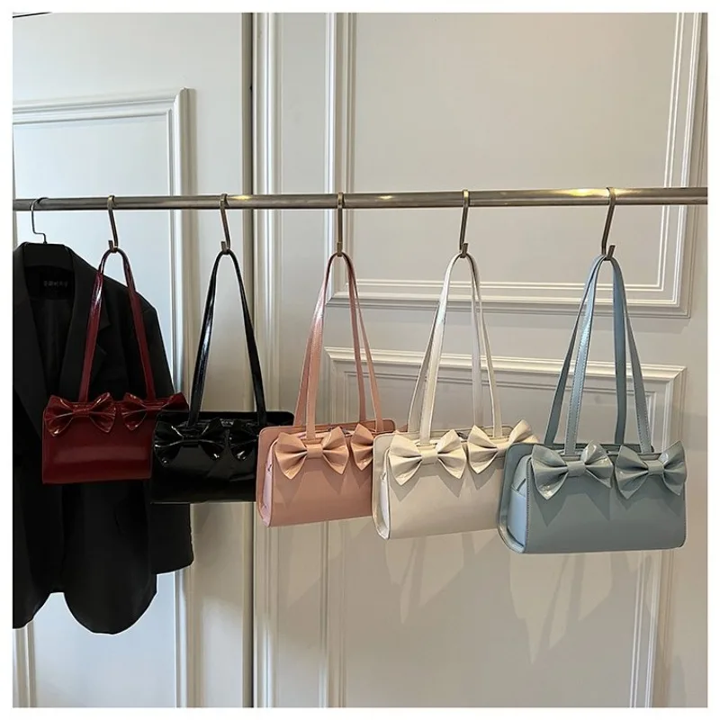 

Сумка-мессенджер в винтажном стиле, большая вместимость, идеально подходит для шопперов, может использоваться как стильная и вместительная сумка для подгузников.