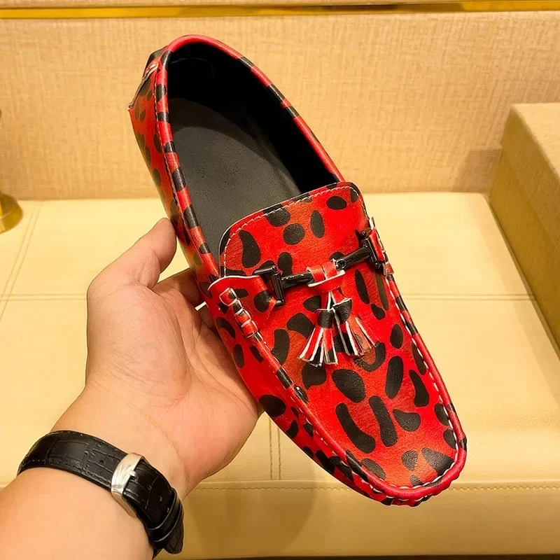 Mocassins masculinos de leopardo vermelho, sapatos tamanho grande 46 47 48, sapatos formais de negócios para jovens, marca de luxo, sapatos de casamento para cavalheiro