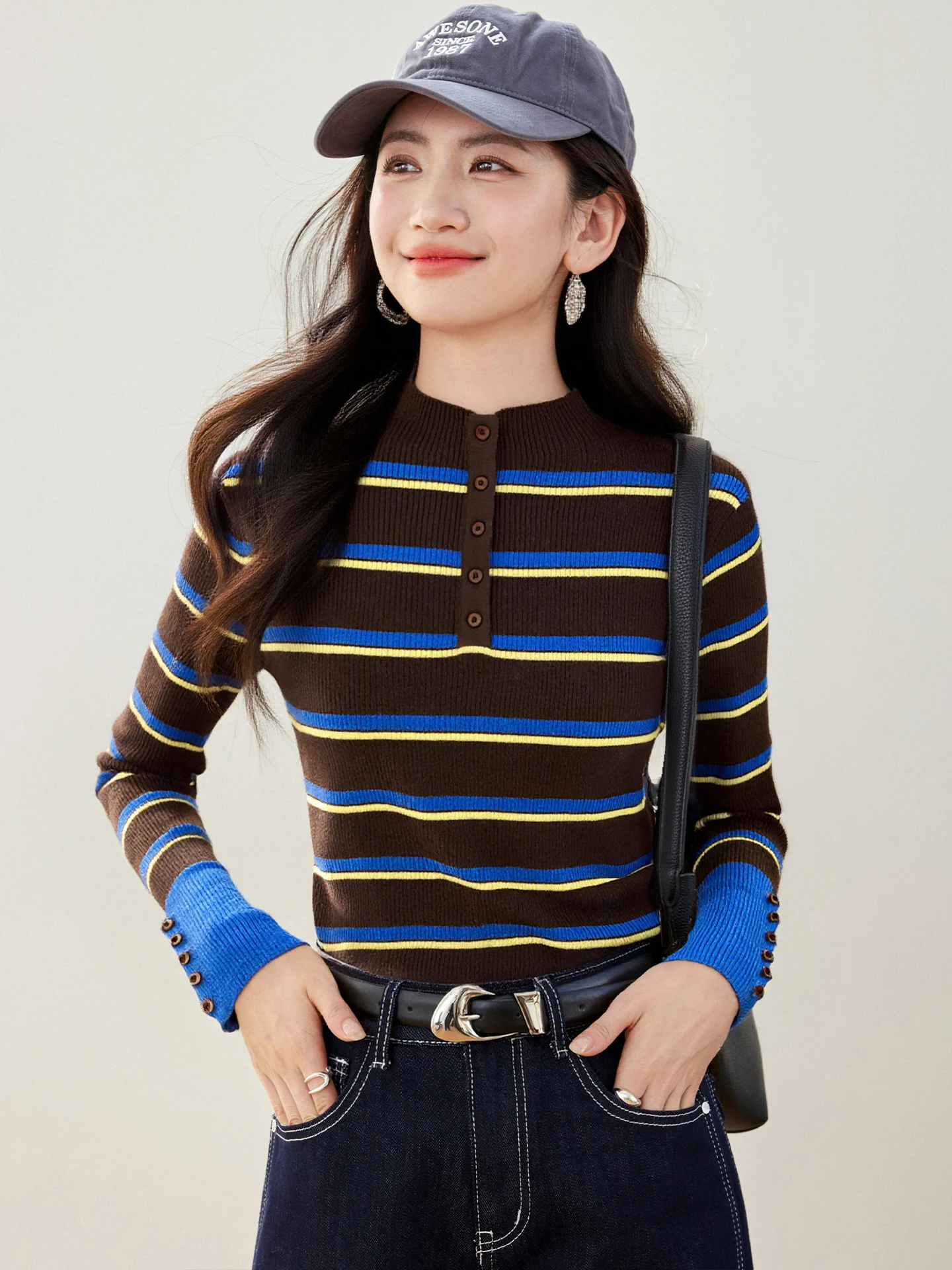 Damski sweter w stylu koreańskim z długim rękawem, golfem, dopasowany, w paski, dzianinowy, elegancki, zapinany na guziki, idealny jako warstwa bazowa na jesień, model 9712