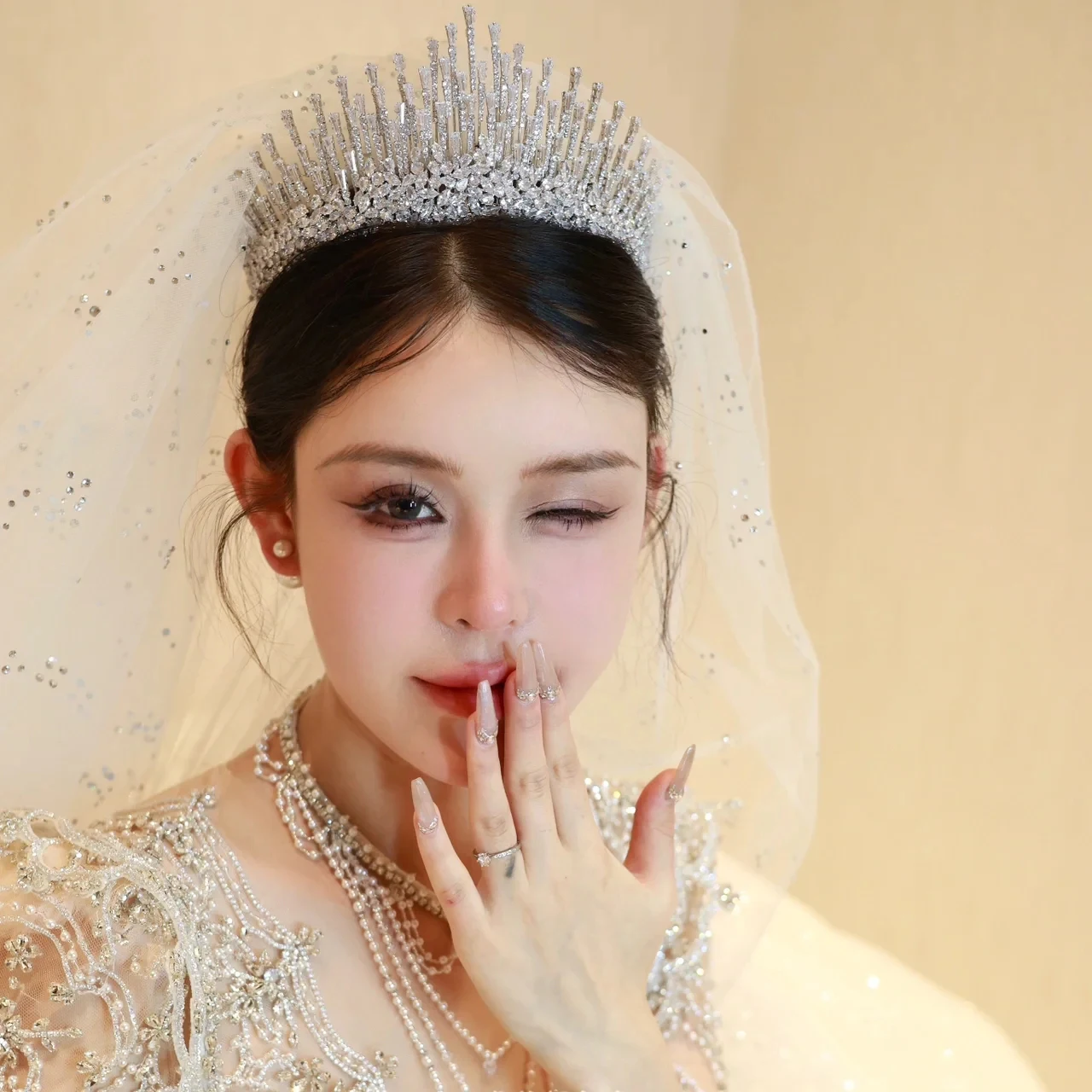 High-End Zircon Hair Crown Headwear Queenly Bride Wedding Veil Birthday Runway Accessory Beautiful Tiaras Hair Ornament