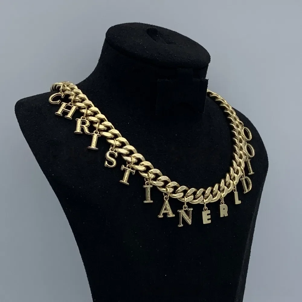 2025 قلادة كلاسيكية جديدة فاخرة بحروف عتيقة هدية متعددة الاستخدامات لذكرى الحبيب #5