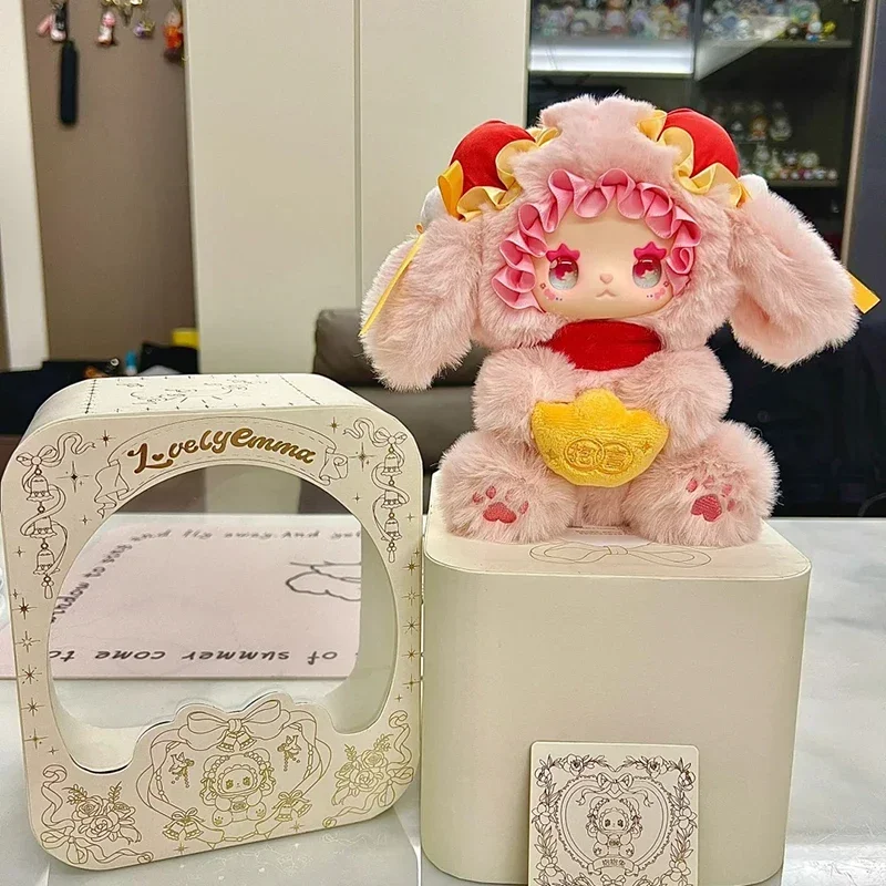 جميل إيما سر الغابات عناق الأرنب لطيف أنيمي عمل الشكل حلية التماثيل ديكور المنزل سطح المكتب دمى نموذج للفتيات هدية