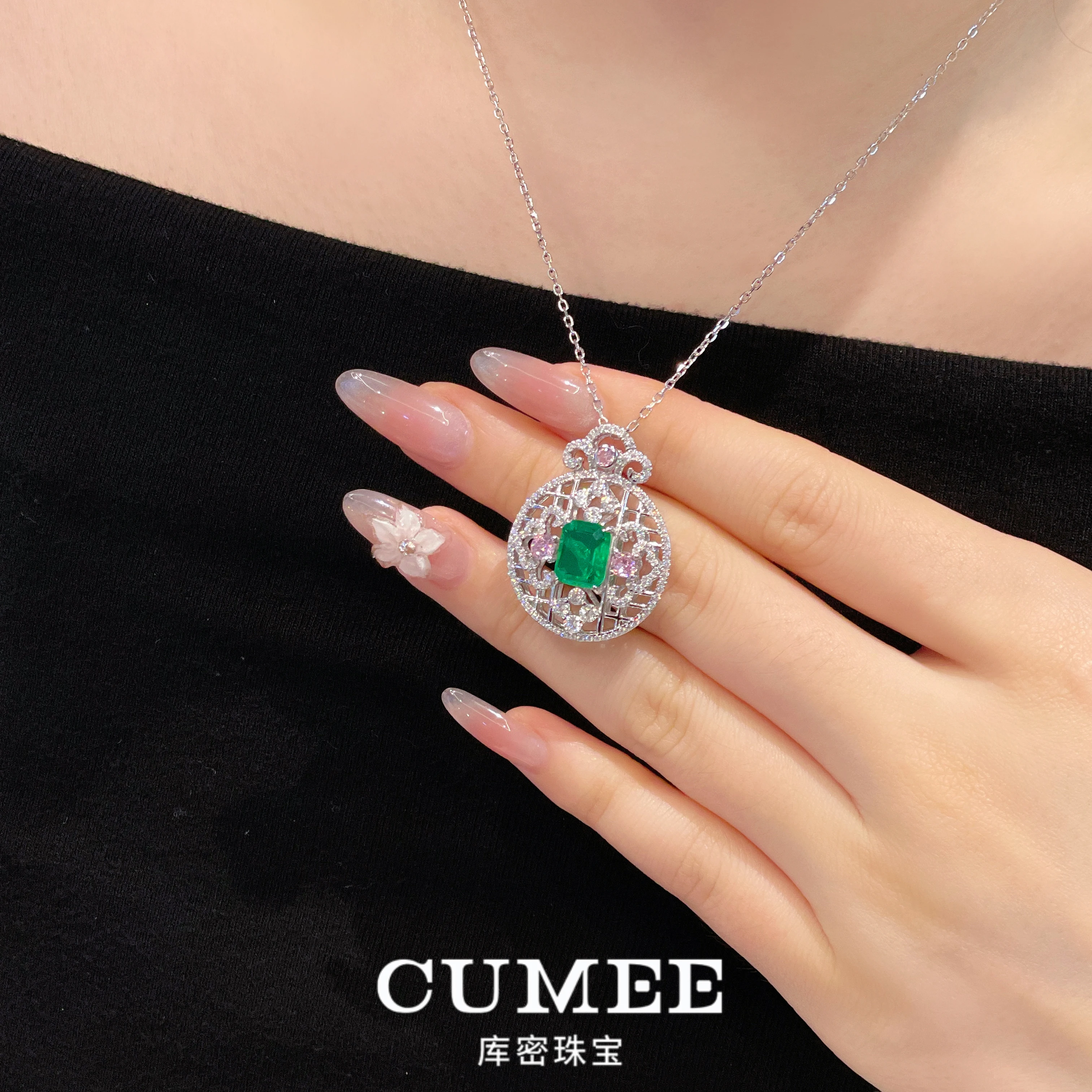 CUMEE Exquisite Retro Openwork Pendant Versatile New Chinese-style Design Synthetic Emerald Necklace for Women.925 Silver Gold P
