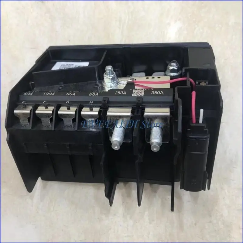 

124B Auto Accessories Battery Distribution Engine Compartment FuseBlock 23316249 23316250 84043589 forMalibu 1.5 2.0 16-20