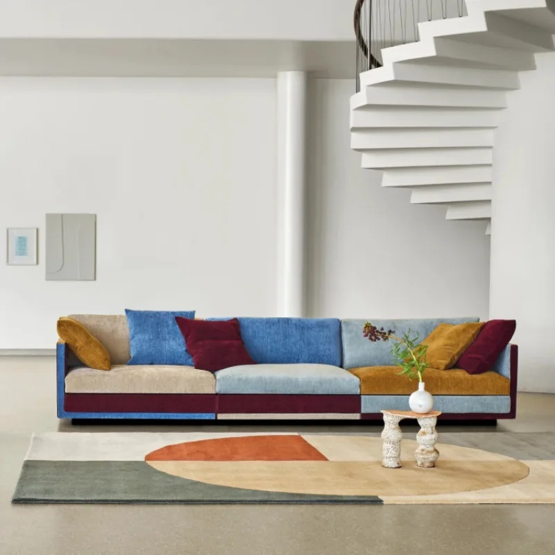 Divano retrò ispirato al design nordico, divano in tessuto dopamina abbinato a colori semplici