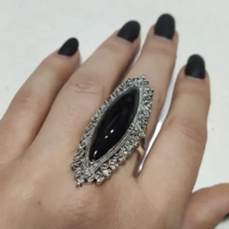 Vintage Women\'s Ring Bohemian Exaggerated Luxury Inlaid Oval Black Stone Antique Silver Color Engraving Classic Ladies Jewelry