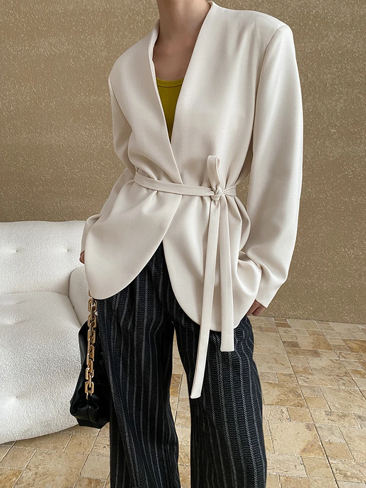 [EAM] Women Beige Coffee Belted Big Size Elegant Blazer New V-neck Long Sleeve Jacket Fashion Tide Spring Autumn 2025  1DH7740