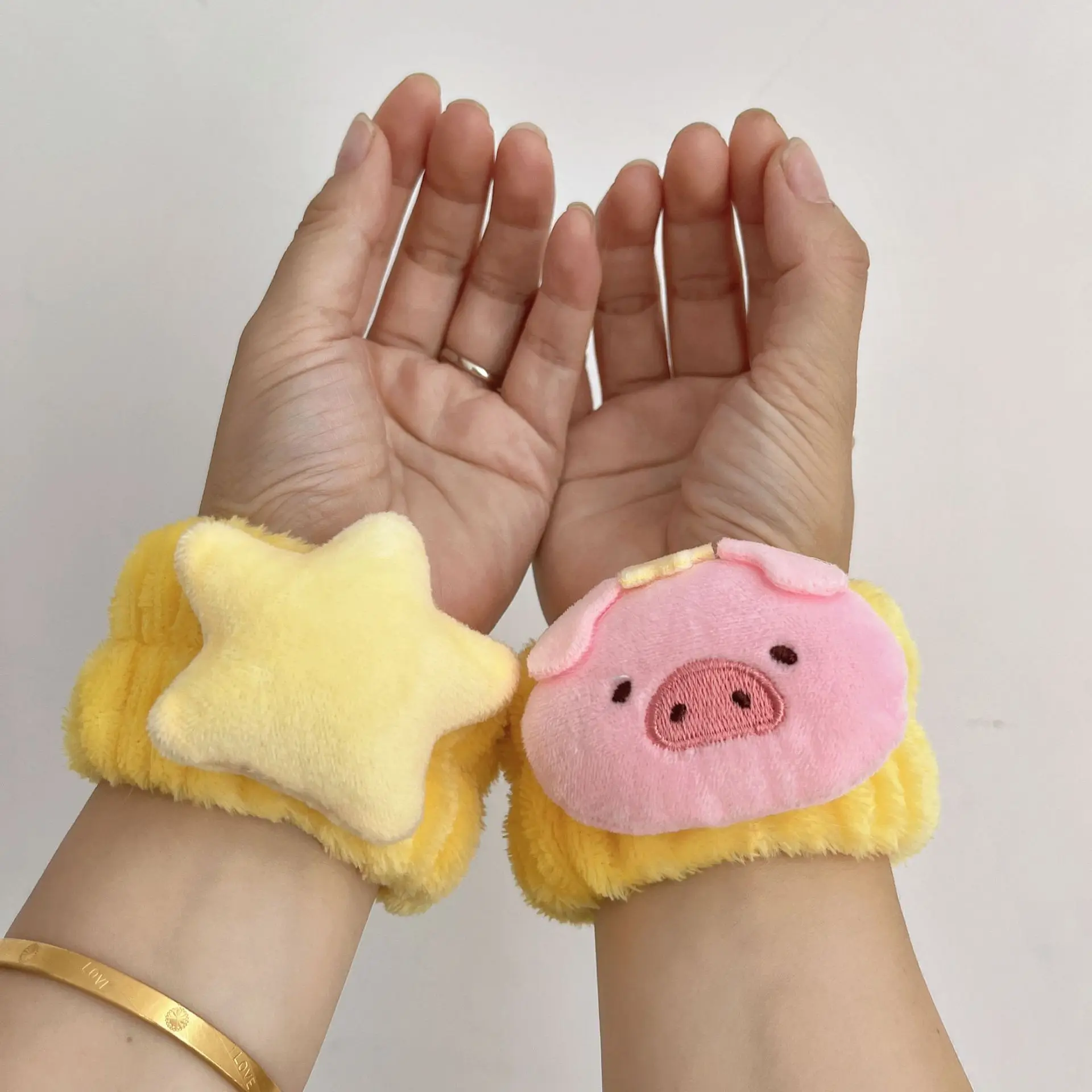 2pcs Cartoon Face Wash Hand Wrist Strap Reusable Sweat Band Towel Band Flexible Absorbent Wrist Strap for Face Wash Comfortable