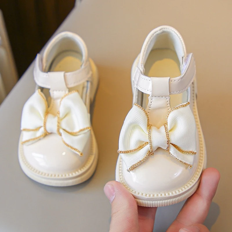 

Зимняя кожаная обувь для девочек, осень 2023, новое корейское издание, детская обувь на плоской подошве, модная удобная универсальная кожаная обувь с бантом для девочек