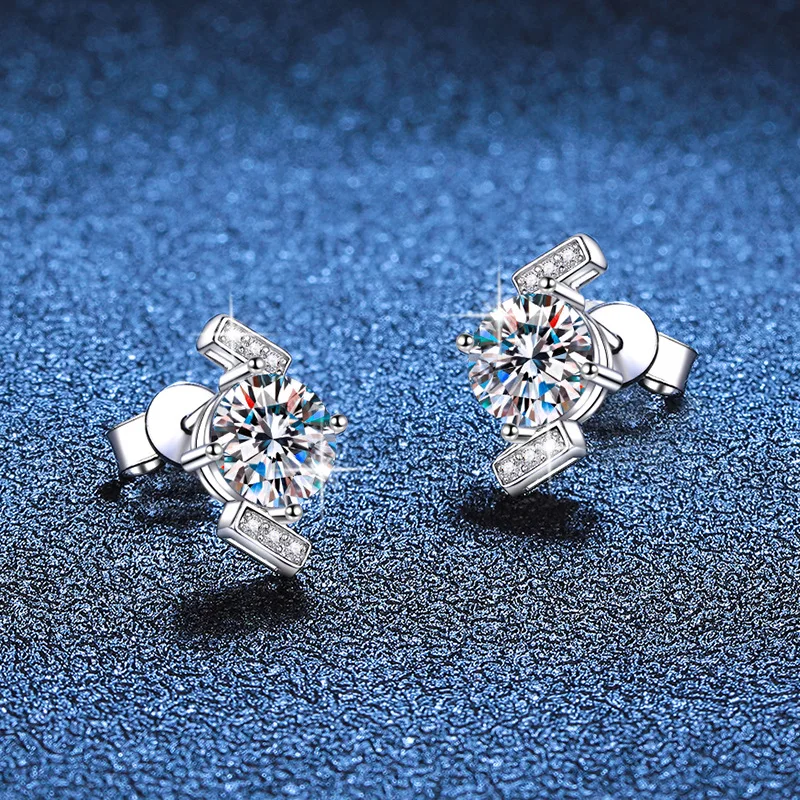 

LioraGem Women's Geometric Four-Prong Moissanite Stud Earrings, D-Color 1-Carat Moissanite Lightning Studs Platinum PT950 Stamp