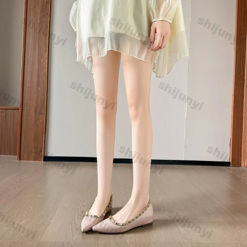 

Женская повседневная обувь на плоской подошве, весна-лето, модная повседневная обувь с острым носком и стразами, удобные легкие дышащие сандалии, увеличивающие рост