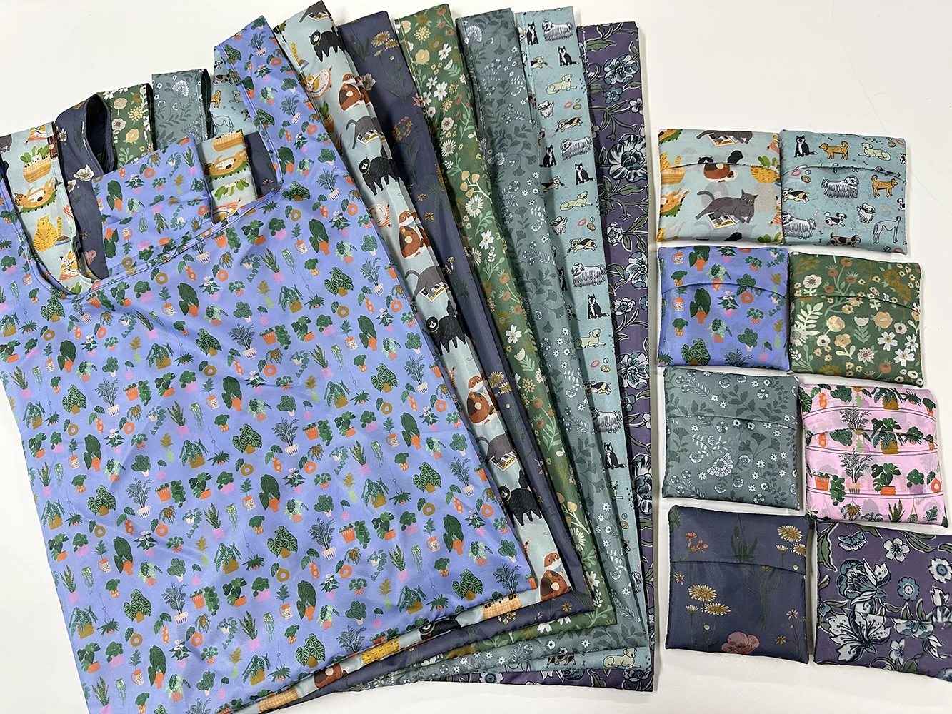 

Hot Promotional Floral Pattern Foldable Shopping Bag with Square Pouch Eco Resuable Sturdy Storage Tote Bag for Outdoor Picnic