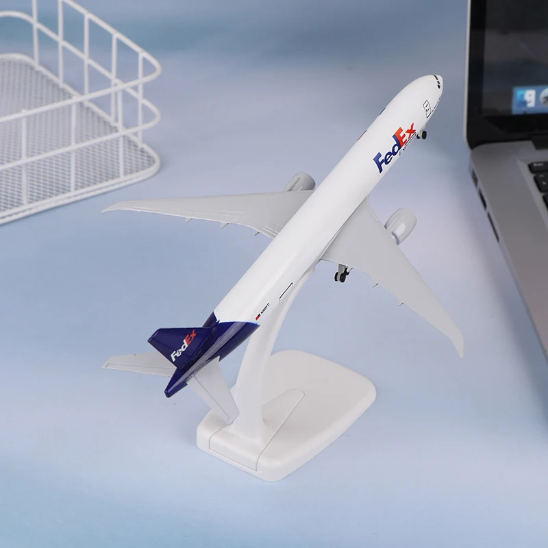 مجموعة نماذج طائرة معدنية مقاس 20 سم من Fedex Express 777؛ تتضمن تروس الهبوط والعجلات. #2