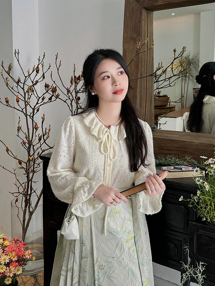 

Faionable Lace irt Women's Spring Autumn Versatile Design Sensation Base Layer Top Knot Hollow out Bell Sve