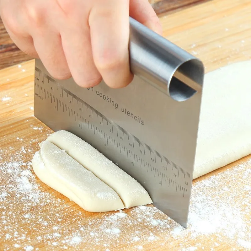 Raspador de masa de acero inoxidable, cortador de Pizza, picadora con escala de medición, separador de pan y pastel multiusos, cuchillo de escala, 1 ud.